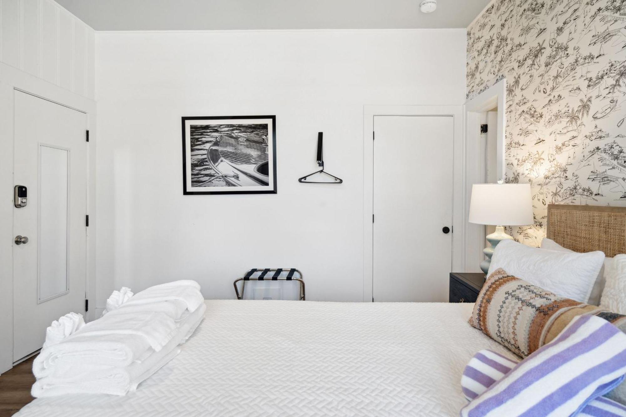 Folliday Inn - The Ariston - Room 34 فولي بيتش المظهر الخارجي الصورة