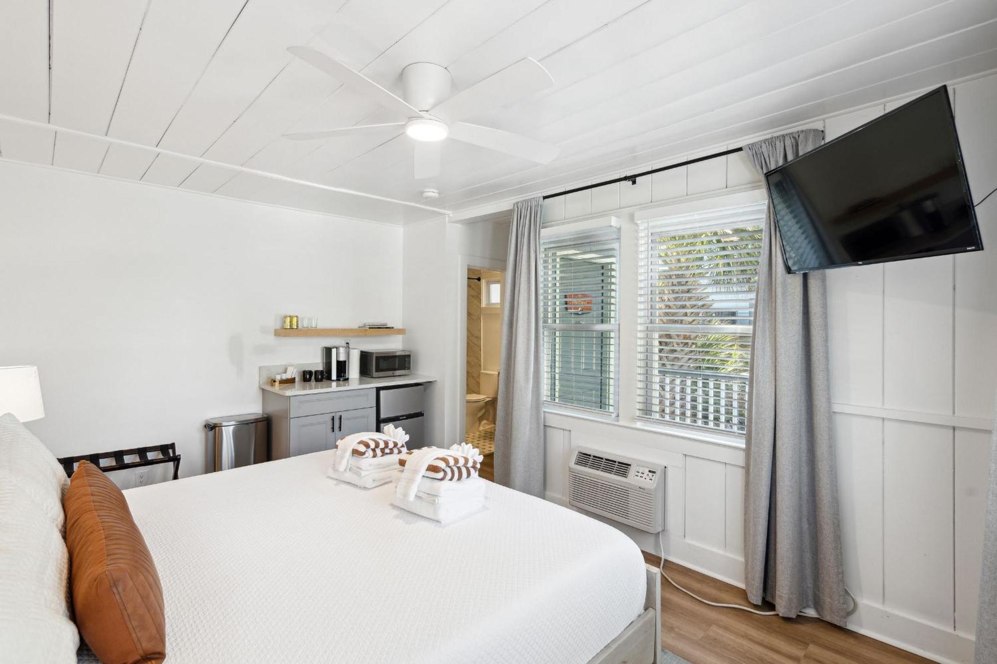 Folliday Inn - The Ariston - Room 34 فولي بيتش المظهر الخارجي الصورة