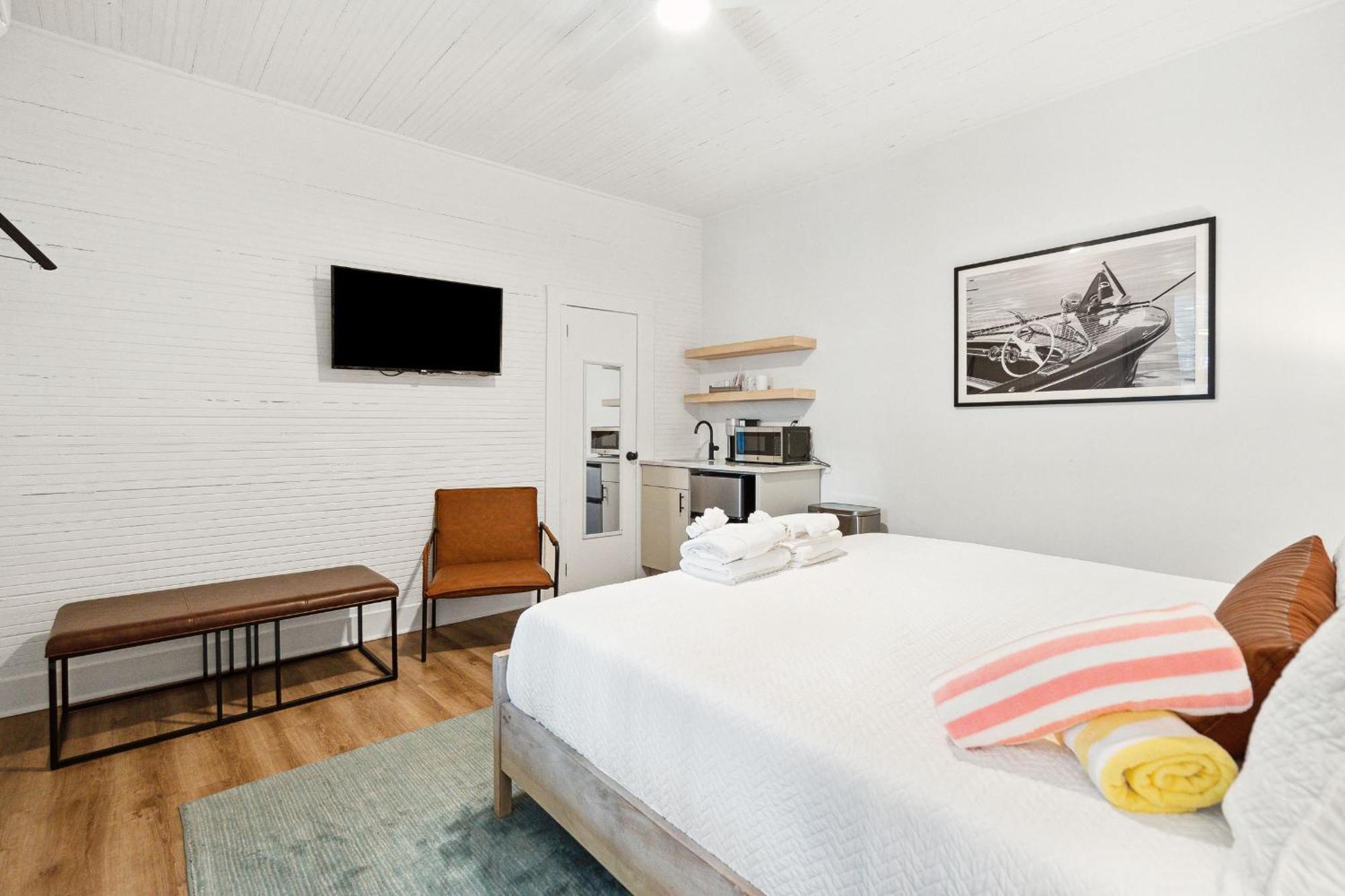 Folliday Inn - The Ariston - Room 34 فولي بيتش المظهر الخارجي الصورة