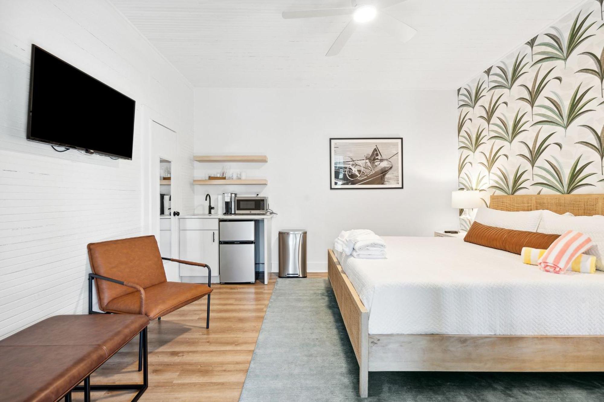 Folliday Inn - The Ariston - Room 34 فولي بيتش المظهر الخارجي الصورة
