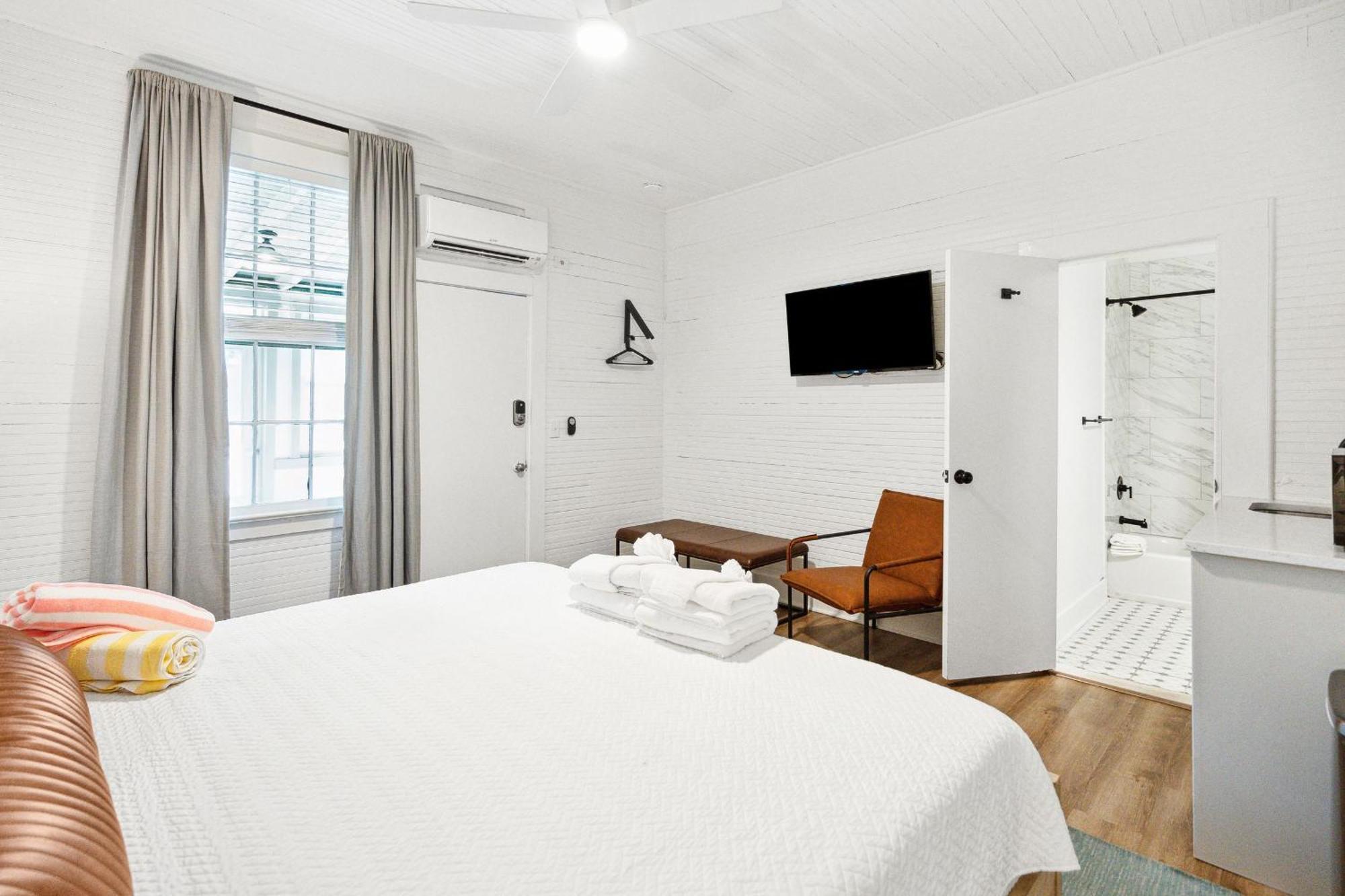 Folliday Inn - The Ariston - Room 34 فولي بيتش المظهر الخارجي الصورة